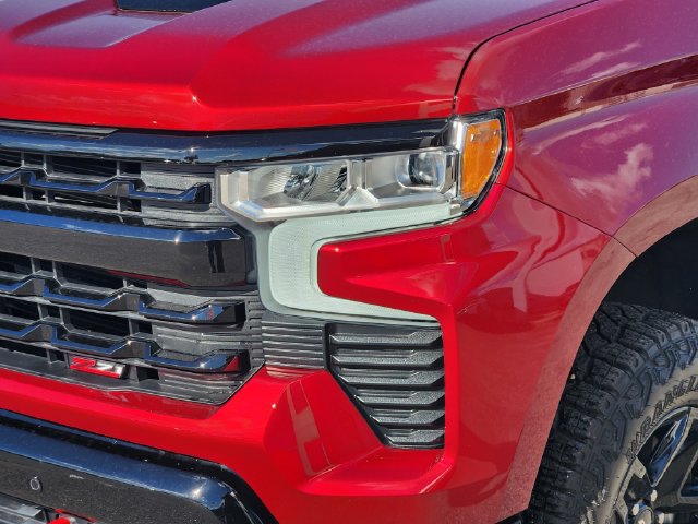 Used 2025 Chevrolet Silverado 1500 LT Trail Boss w/ Convenience Package II AWD/4WD image 10