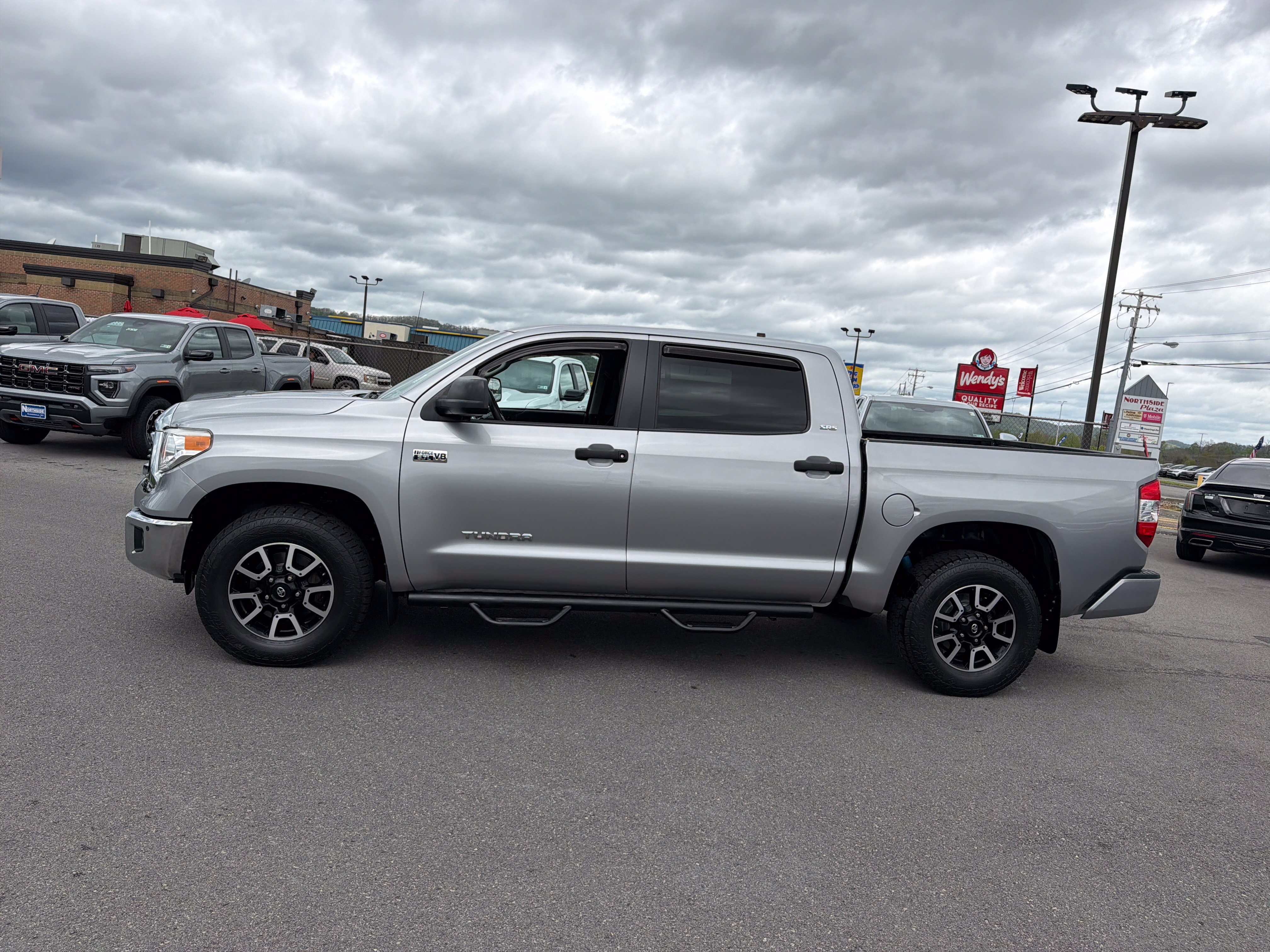 Used 2017 Toyota Tundra SR5 w/ TRD Off Road Package AWD/4WD image 10