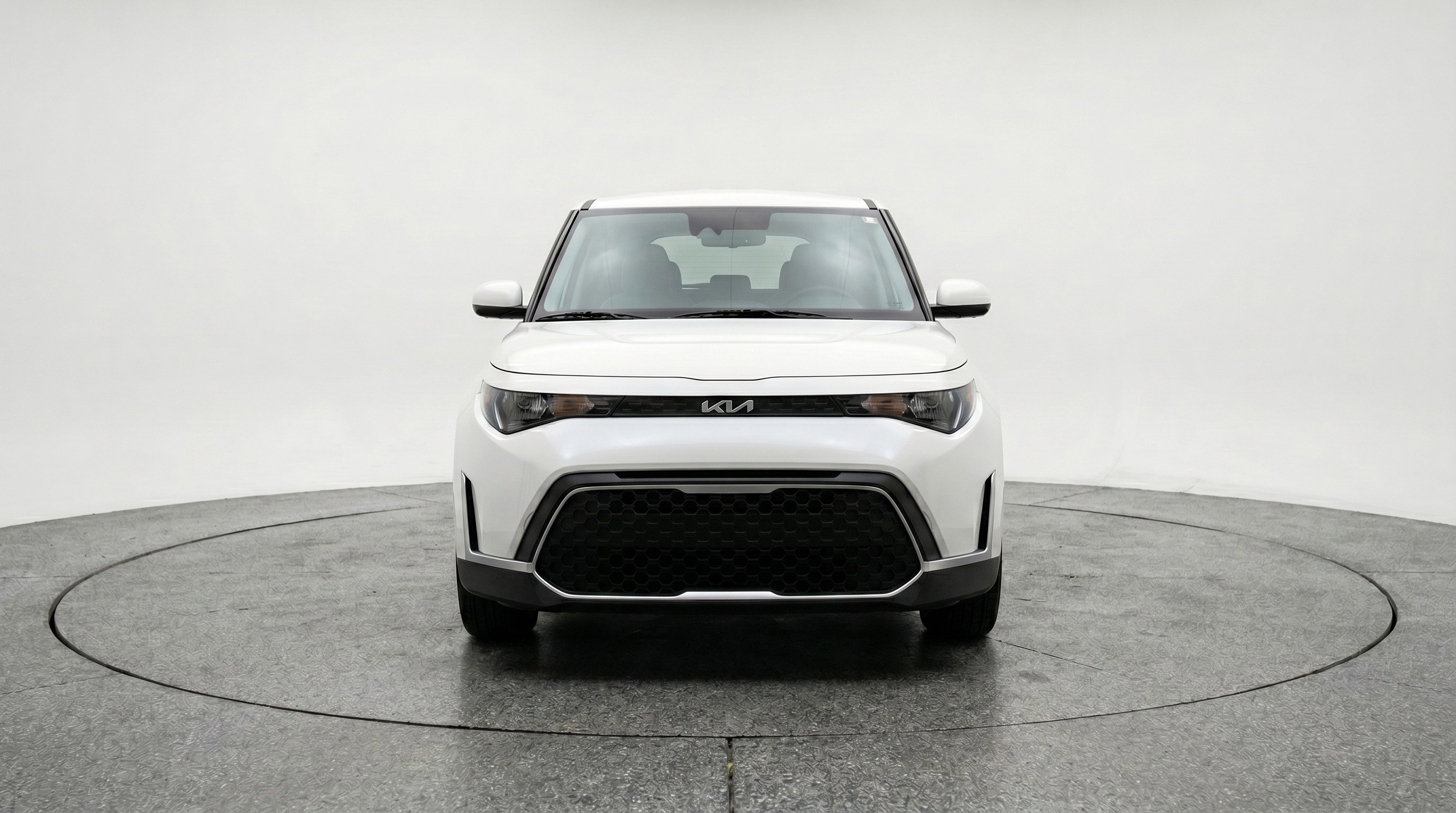 Used 2025 Kia Soul LX w/ LX Technology Package FWD image 2