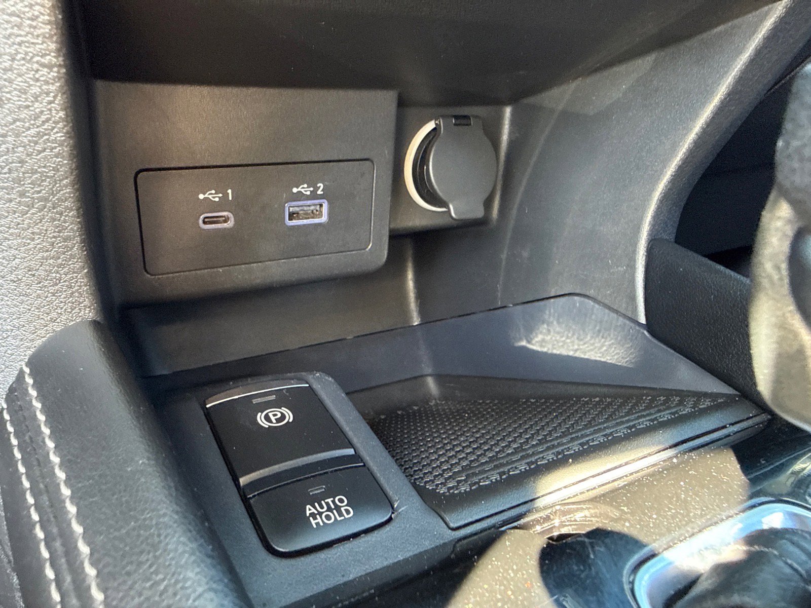 Used 2024 Nissan Kicks SR FWD image 21