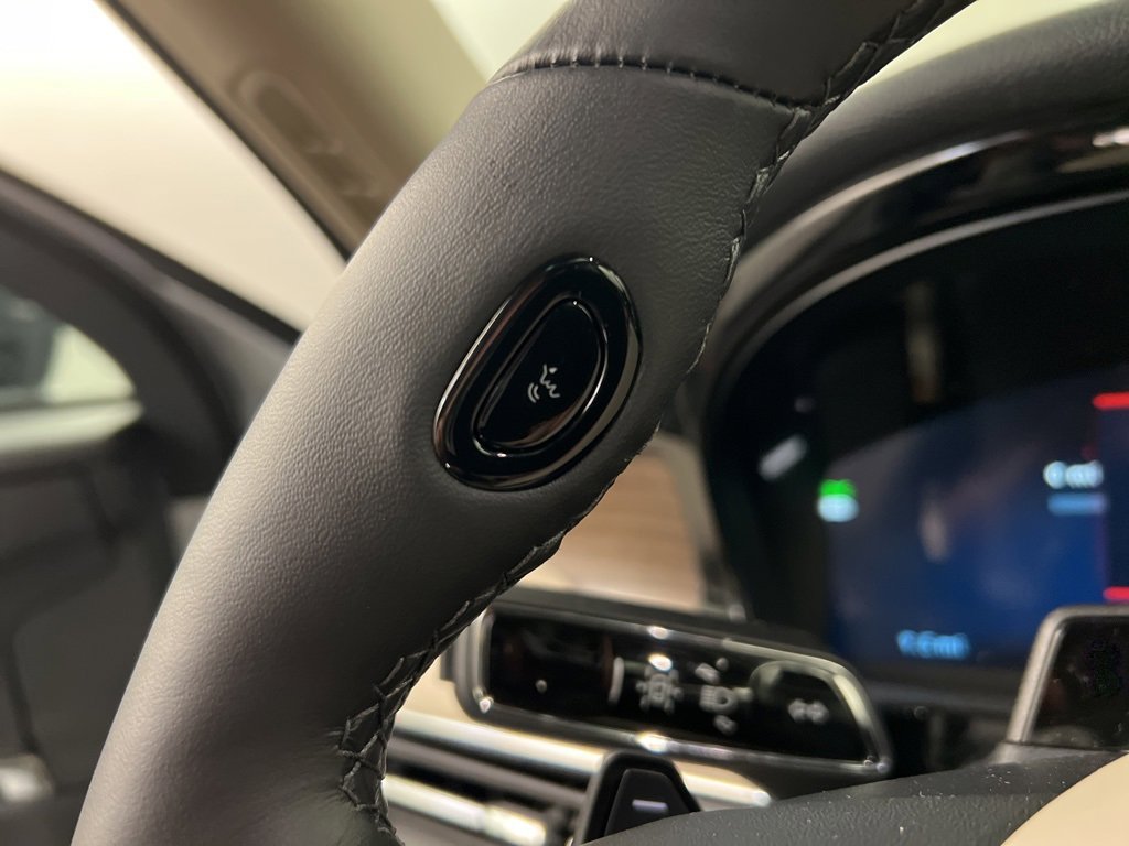 Used 2025 Lincoln Corsair Grand Touring w/ Equipment Group 302A image 19