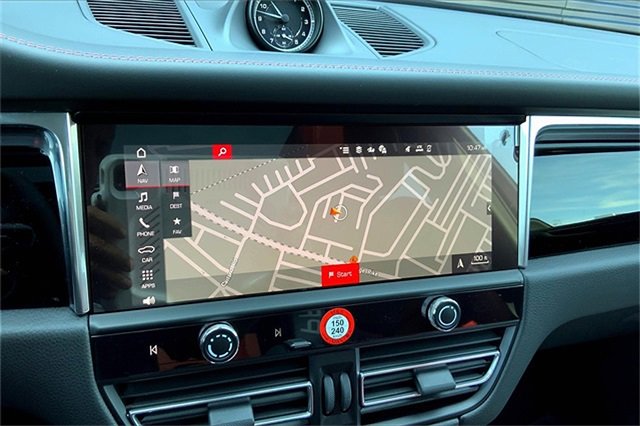 New 2025 Porsche Macan image 34