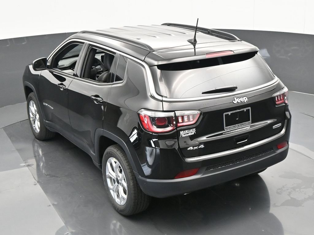 Used 2025 Jeep Compass Latitude image 40