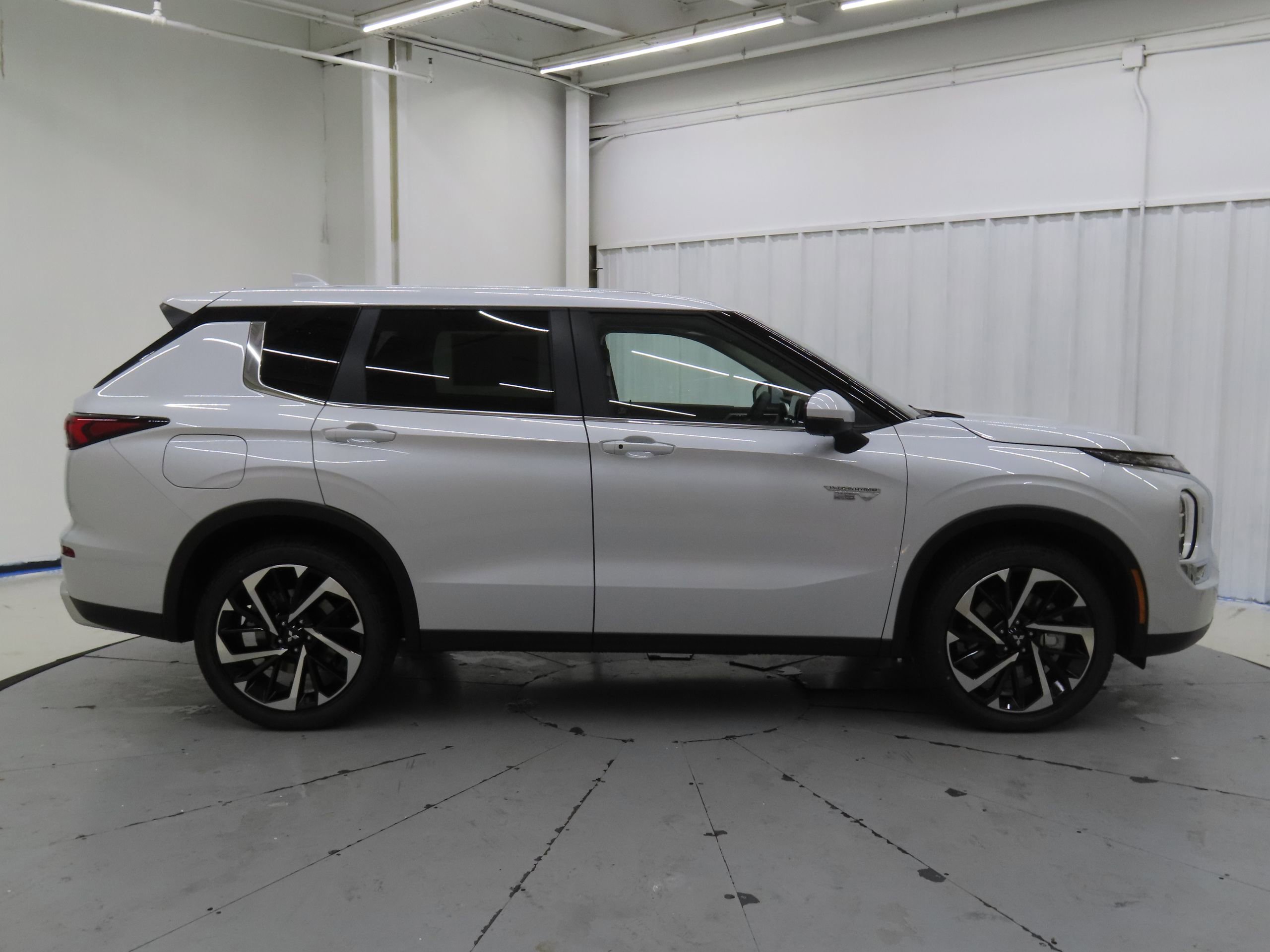 New 2025 Mitsubishi Outlander SE image 2