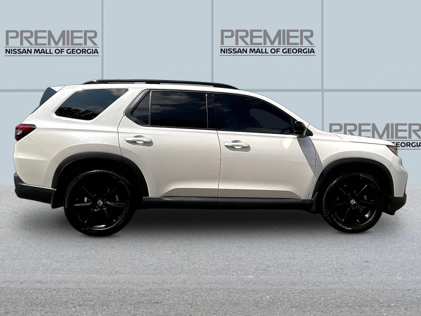 Used 2025 Honda Pilot Black Edition image 8