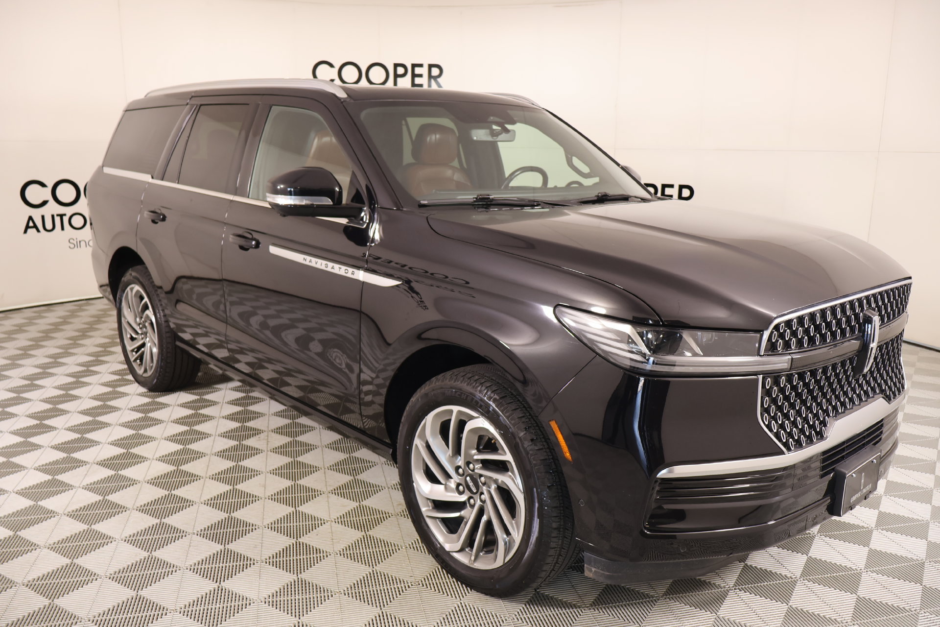 Used 2025 Lincoln Navigator Reserve AWD/4WD image 1