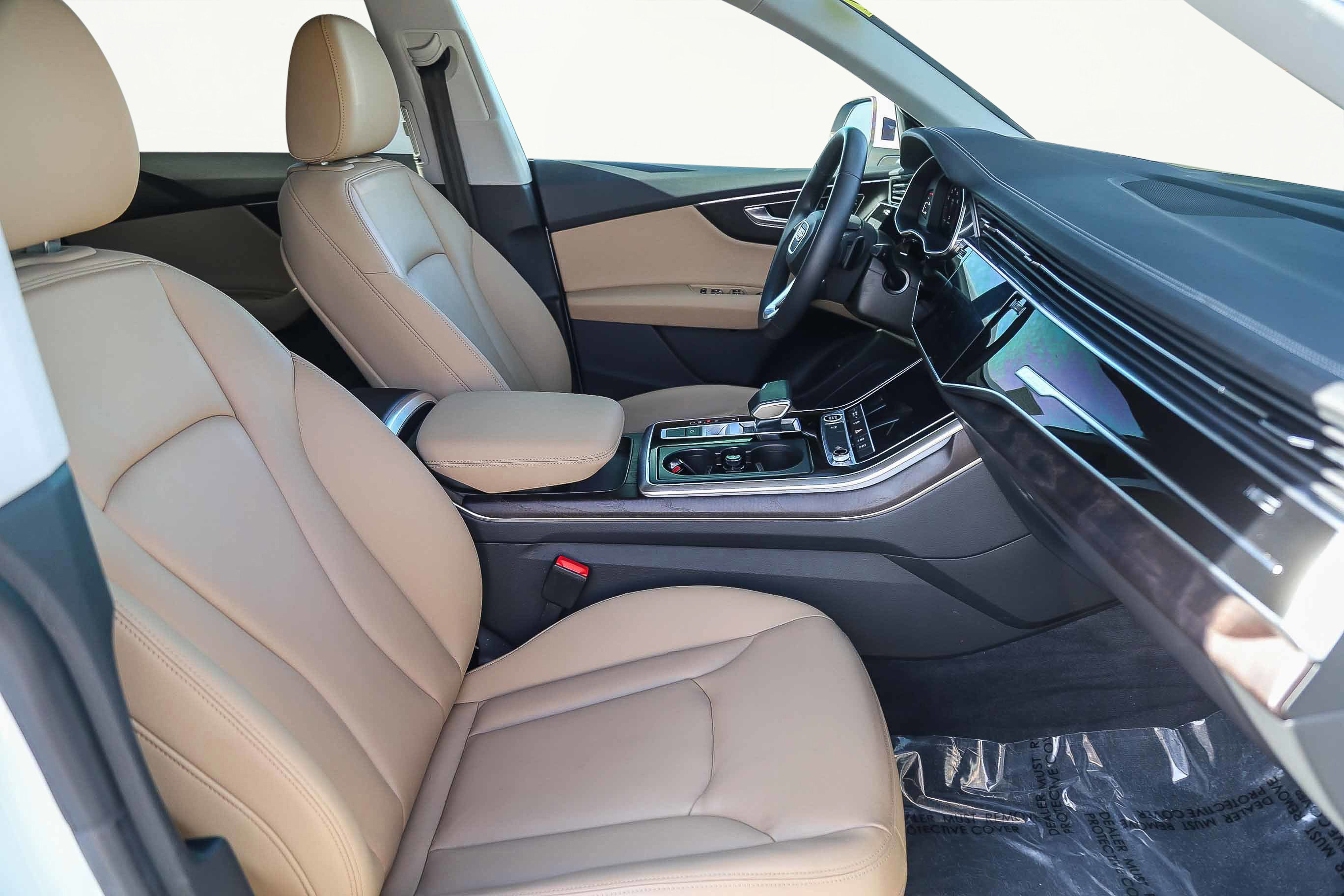 Used 2023 Audi Q8 Premium image 21