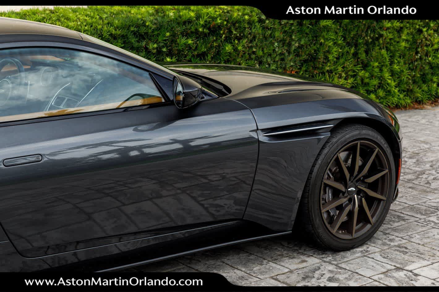 Used 2022 Aston Martin DB11 Coupe RWD image 9
