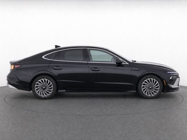 Certified 2025 Hyundai Sonata Limited FWD image 4