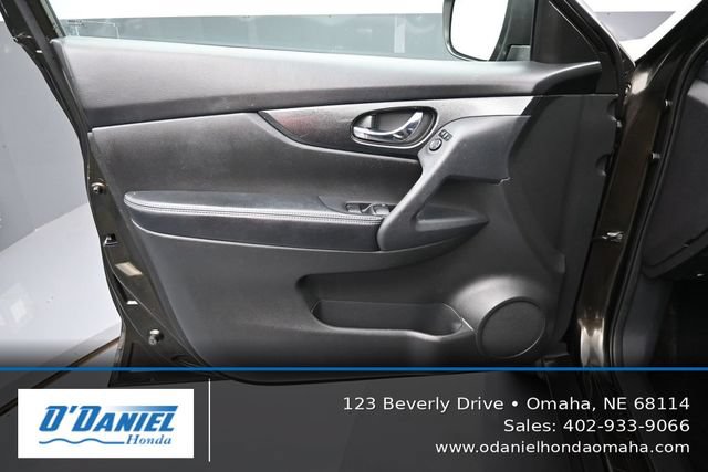 Used 2015 Nissan Rogue SL AWD/4WD image 23