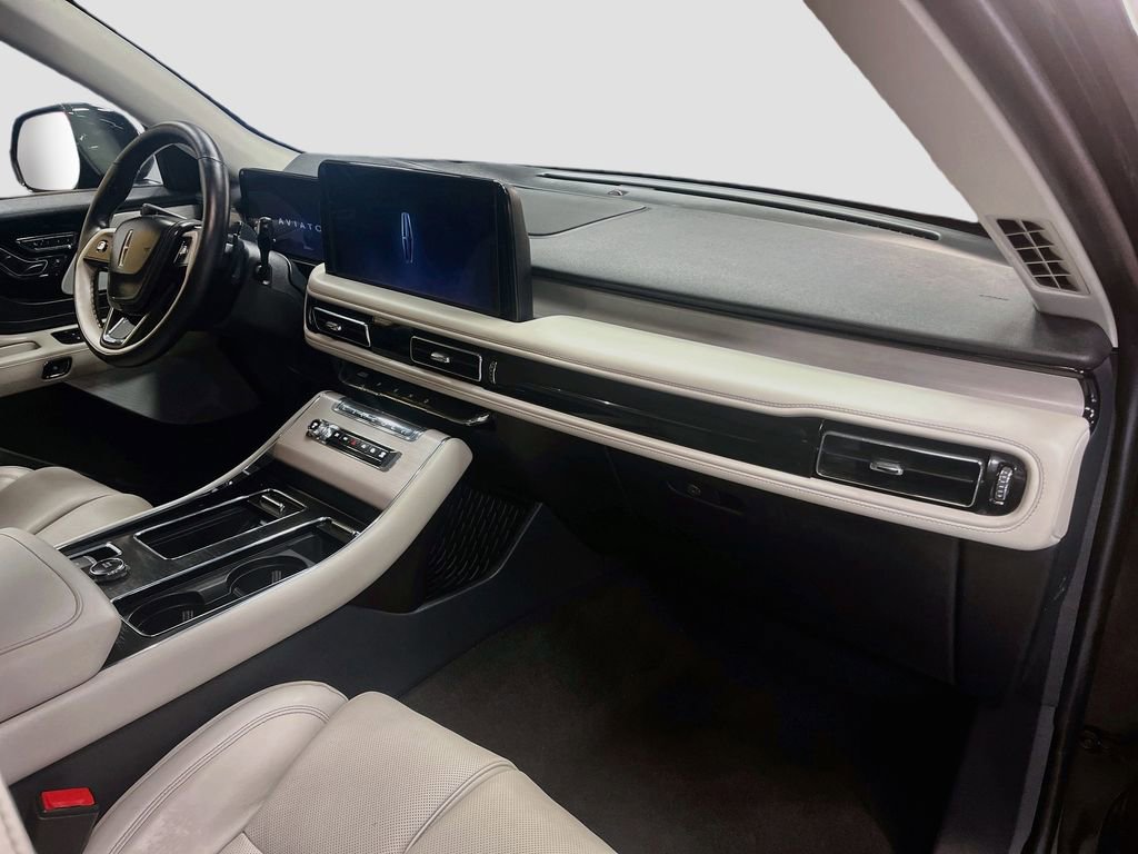 Used 2025 Lincoln Aviator Reserve w/ Equipment Group 201A AWD/4WD image 32