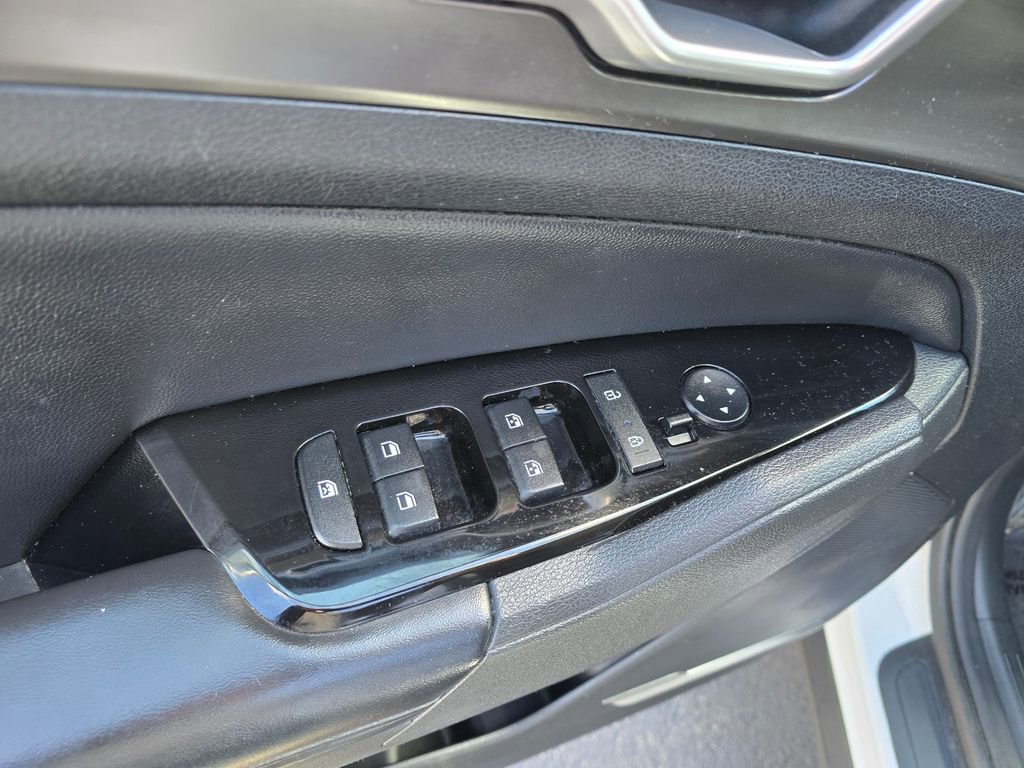 Used 2023 Kia Sportage EX AWD/4WD image 16