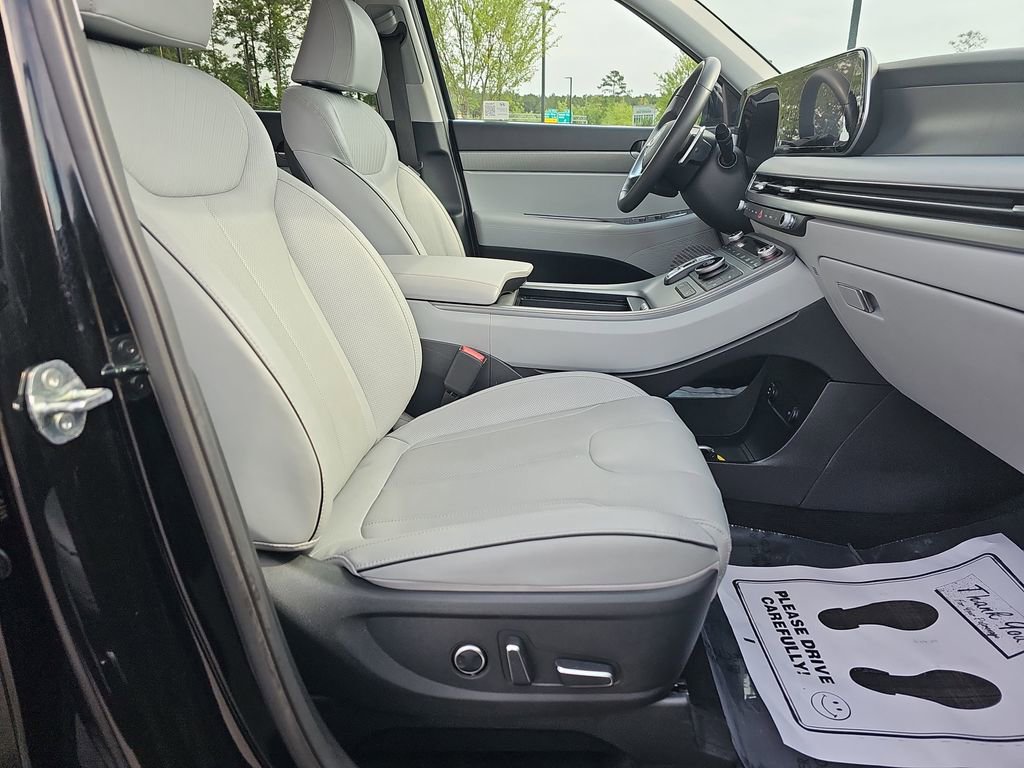 Used 2025 Hyundai Palisade SEL FWD image 14