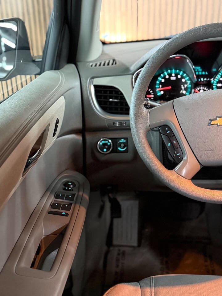 Used 2017 Chevrolet Traverse LS FWD image 13
