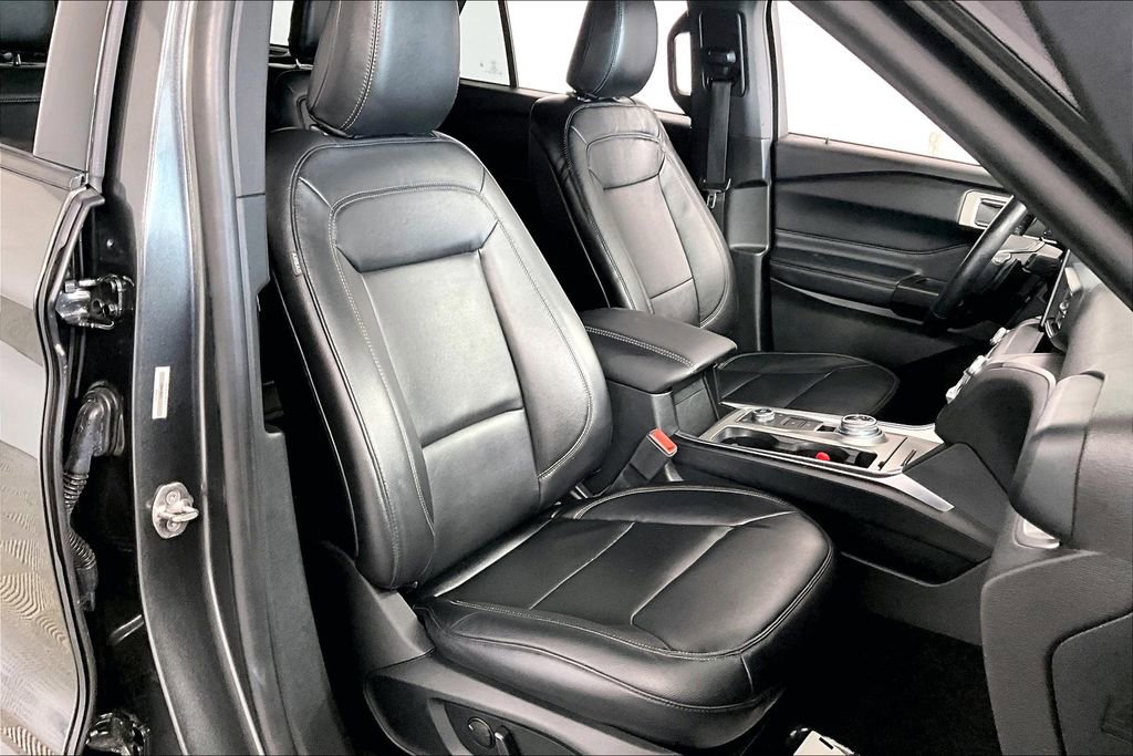 Used 2020 Ford Explorer XLT w/ Equipment Group 202A image 7