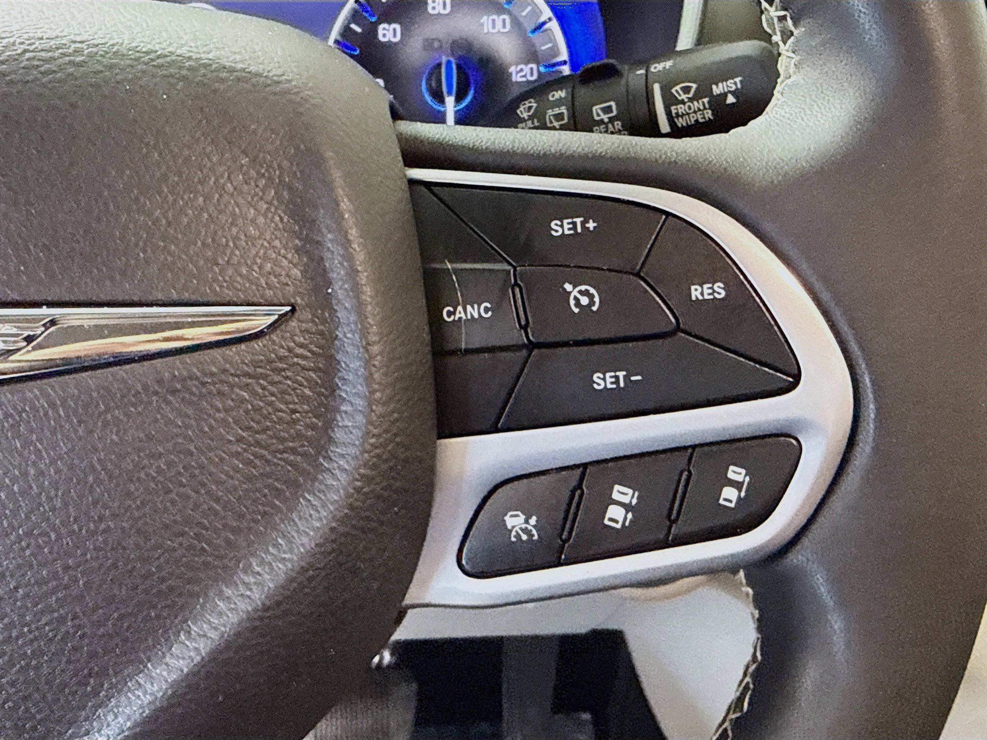 Used 2023 Chrysler Pacifica Touring-L image 15