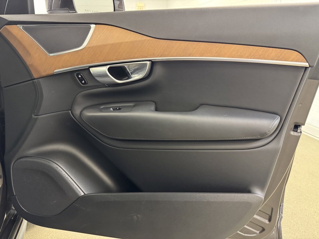Used 2024 Volvo XC90 B5 Plus image 32