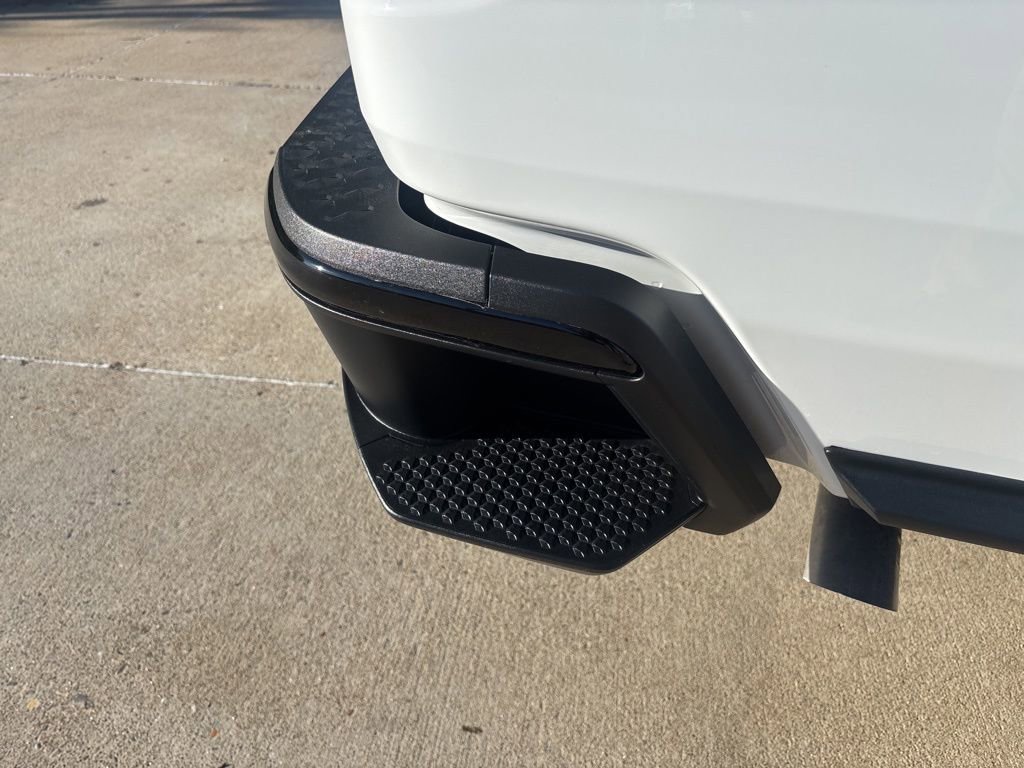 Used 2025 Chevrolet Colorado Z71 w/ Technology Package image 11