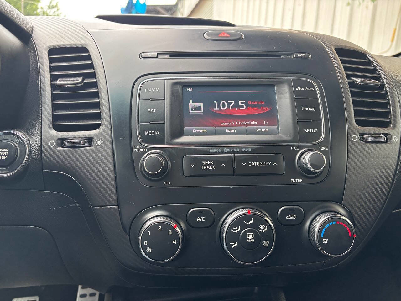 Used 2015 Kia Forte Koup SX image 23