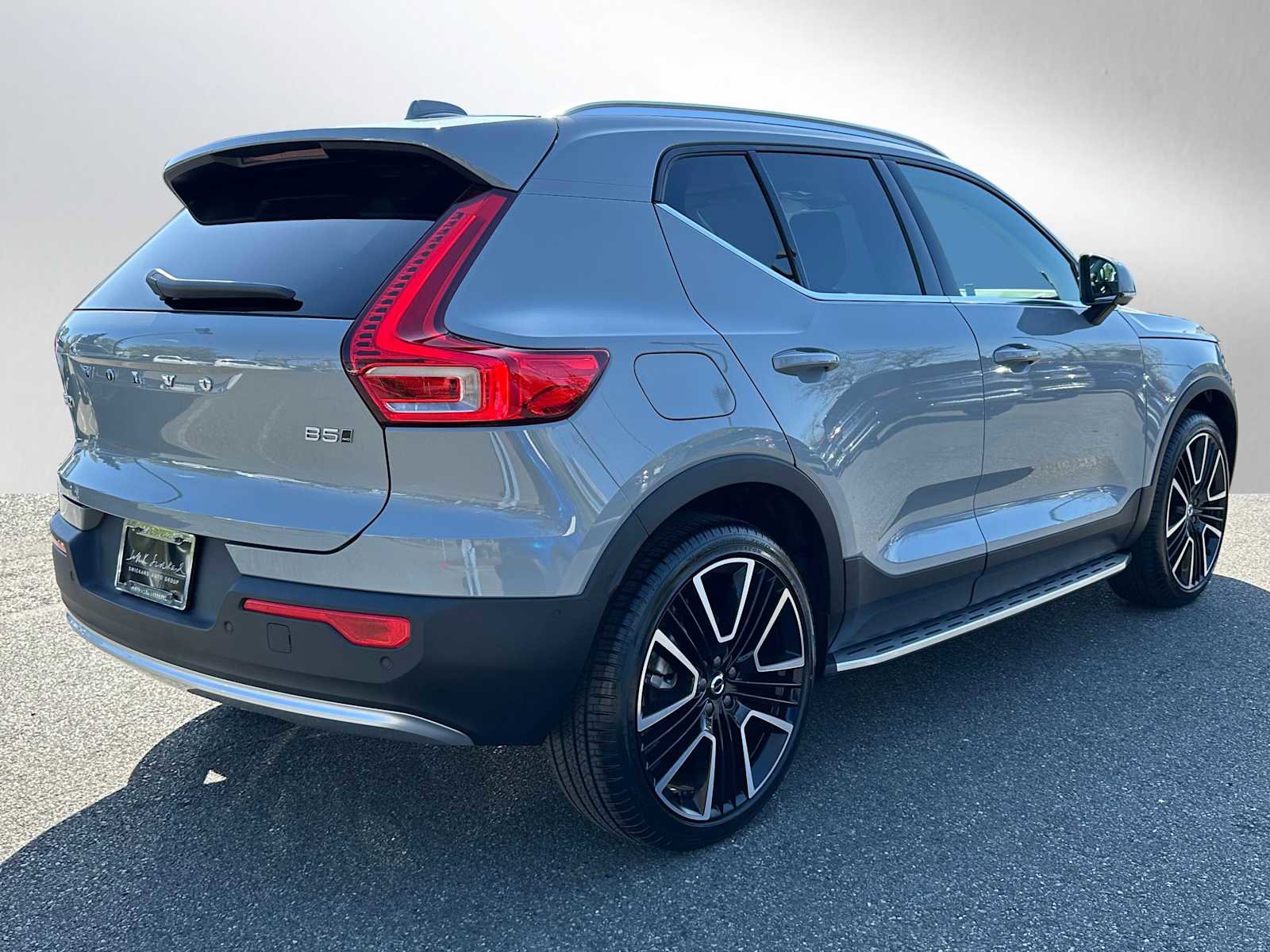 New 2025 Volvo XC40 B5 Ultra w/ Climate Package image 7