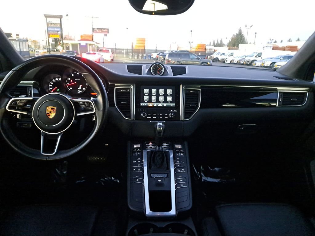 Used 2018 Porsche Macan image 21