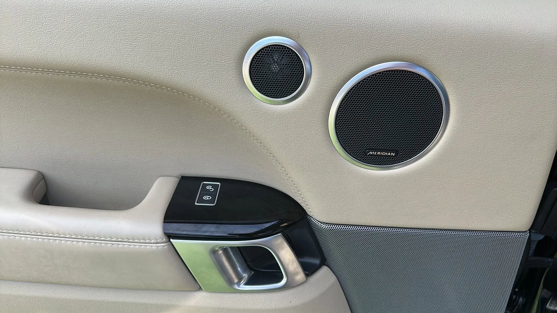 Used 2016 Land Rover Range Rover Sport HSE image 47