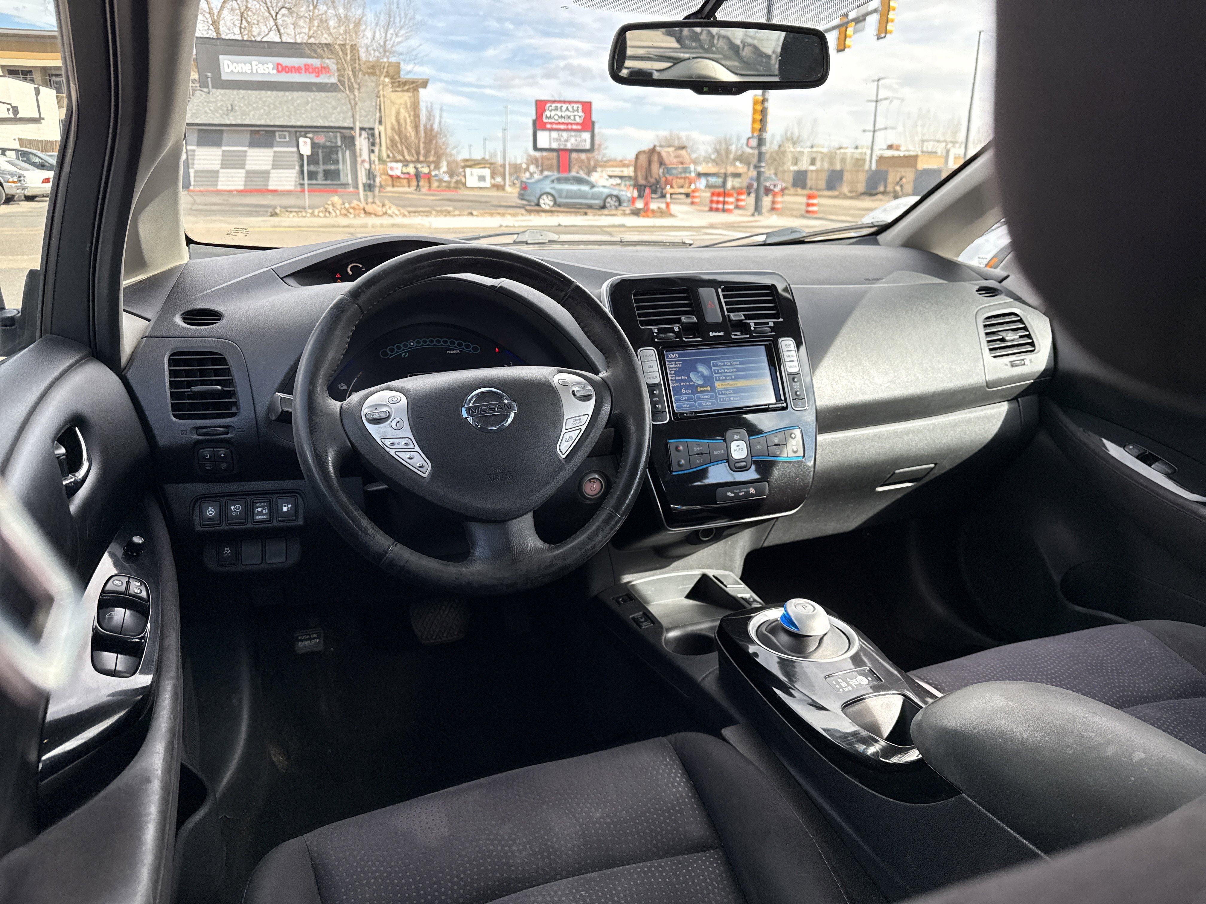 Used 2015 Nissan Leaf SV image 9