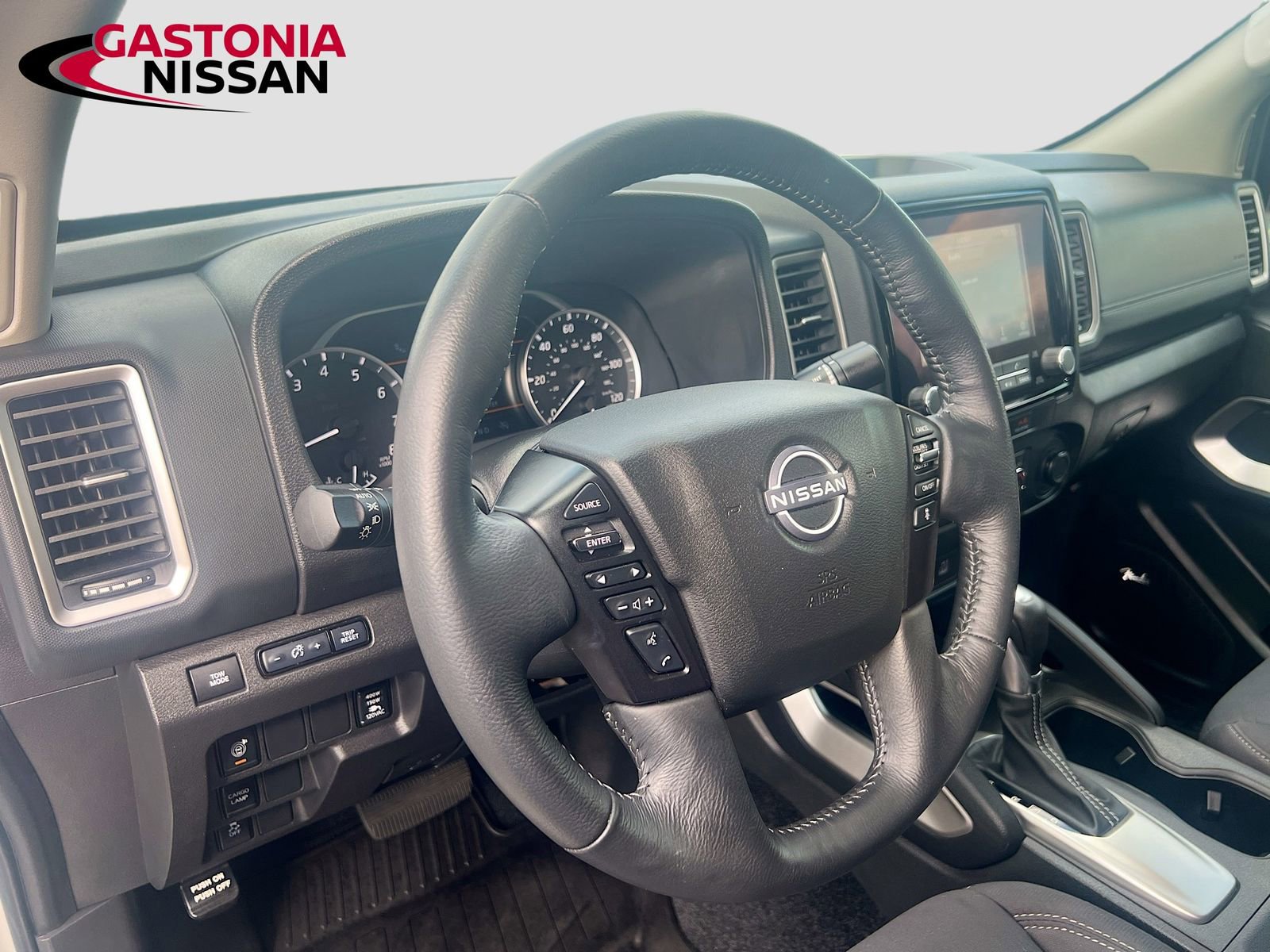 Used 2024 Nissan Frontier SV w/ Technology Package image 11