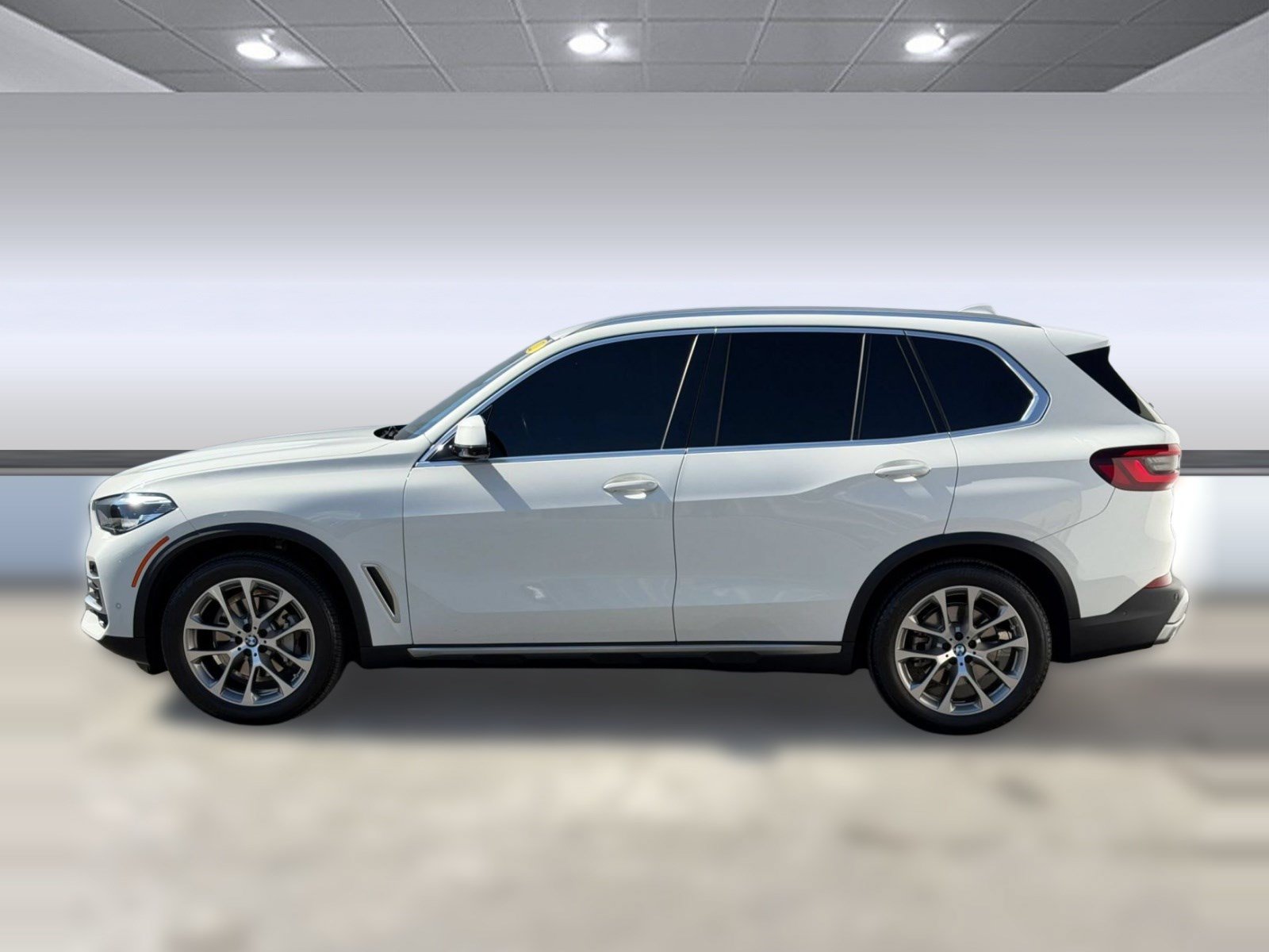 Used 2022 BMW X5 sDrive40i w/ Premium Package RWD image 2