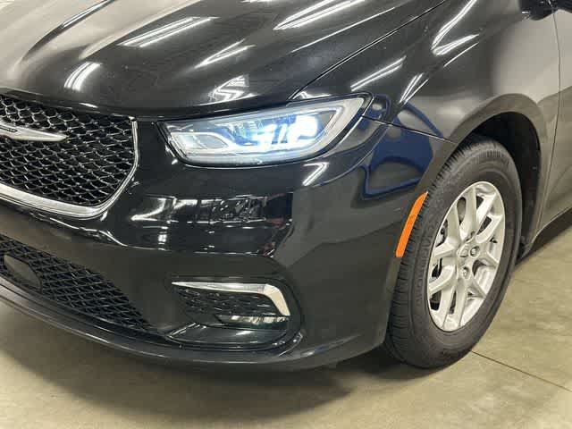 Used 2024 Chrysler Pacifica Touring-L FWD image 30