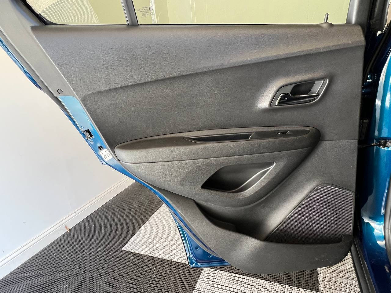 Used 2019 Chevrolet Trax LT w/ LT Convenience Package image 9