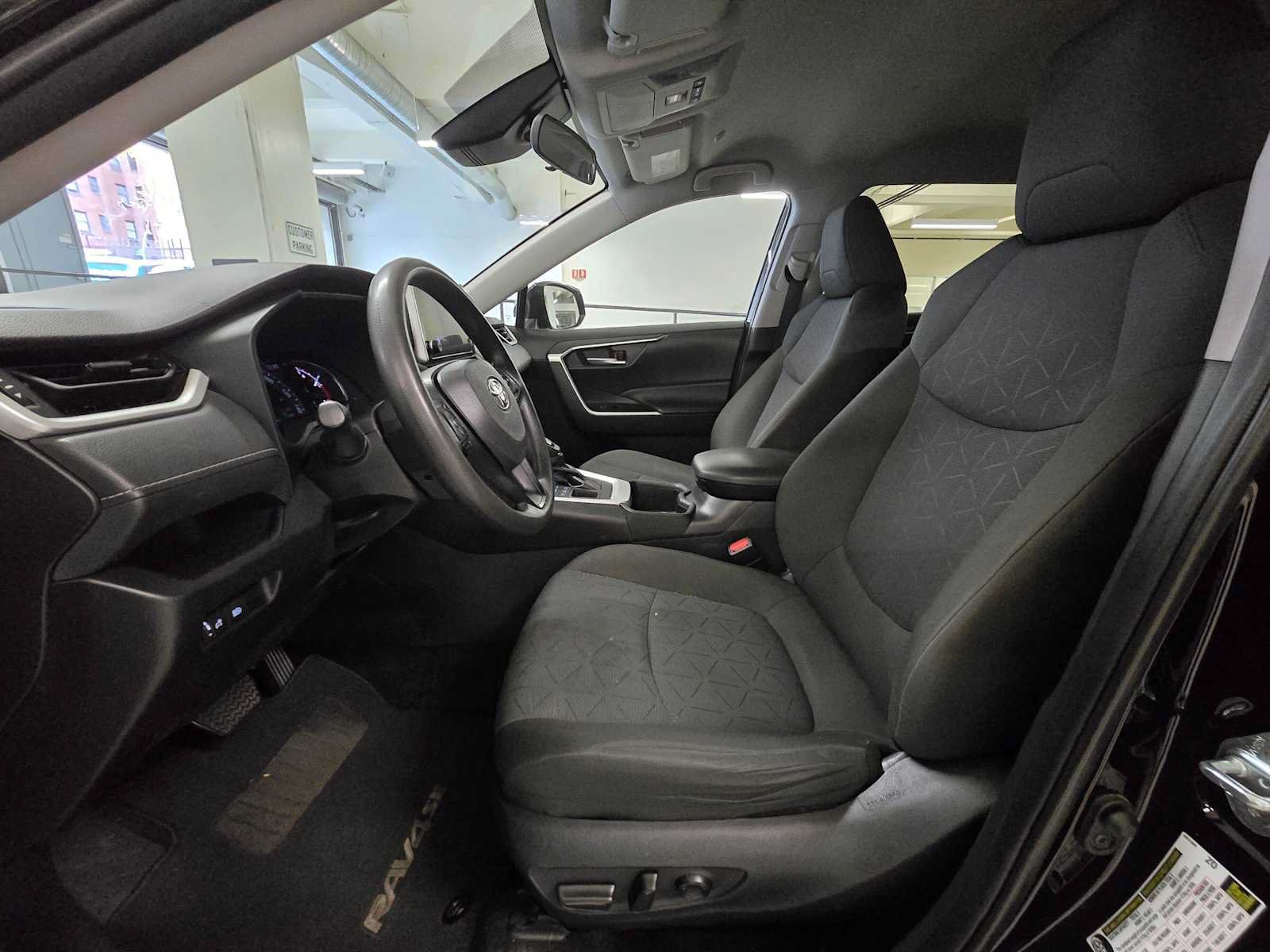Used 2025 Toyota RAV4 XLE AWD/4WD image 19