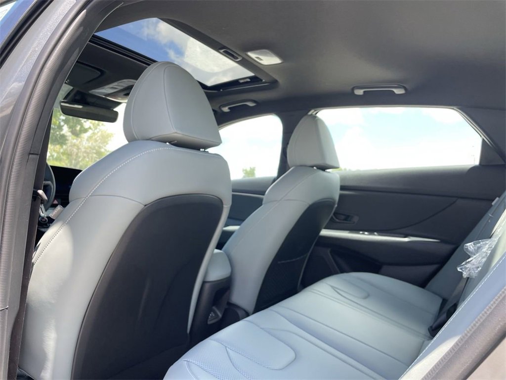 New 2025 Hyundai Elantra Limited image 21