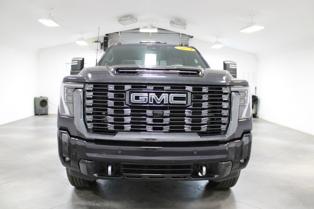Used 2024 GMC Sierra 2500 Denali Ultimate AWD/4WD image 3