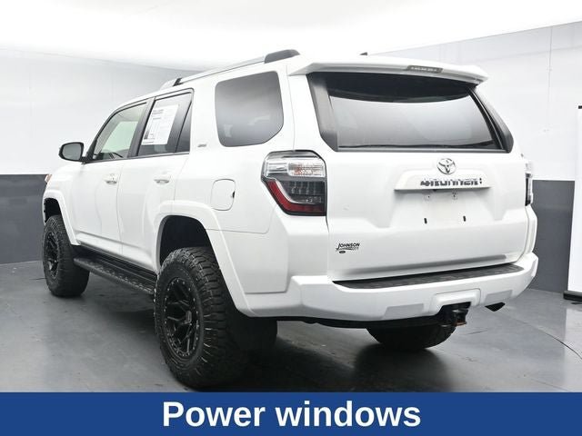 Used 2022 Toyota 4Runner SR5 AWD/4WD image 9