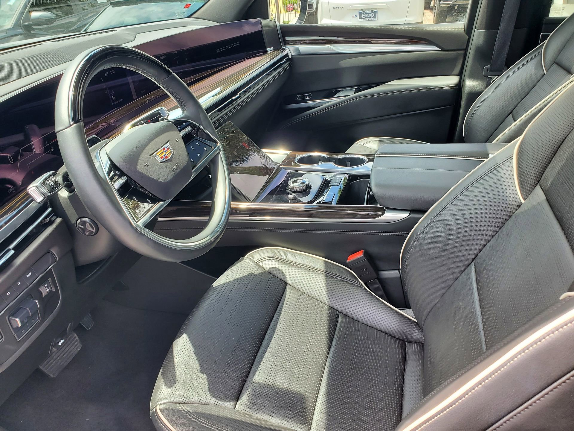 Used 2025 Cadillac Escalade Premium Luxury image 19