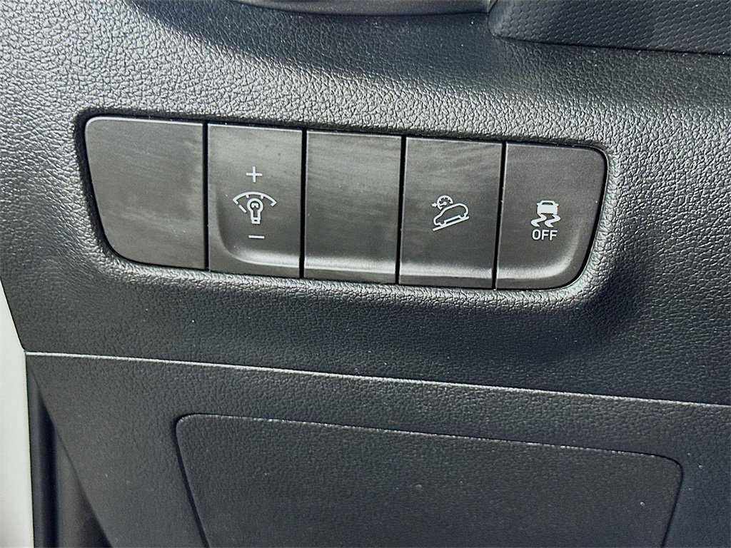 Used 2022 Hyundai Kona SE image 21