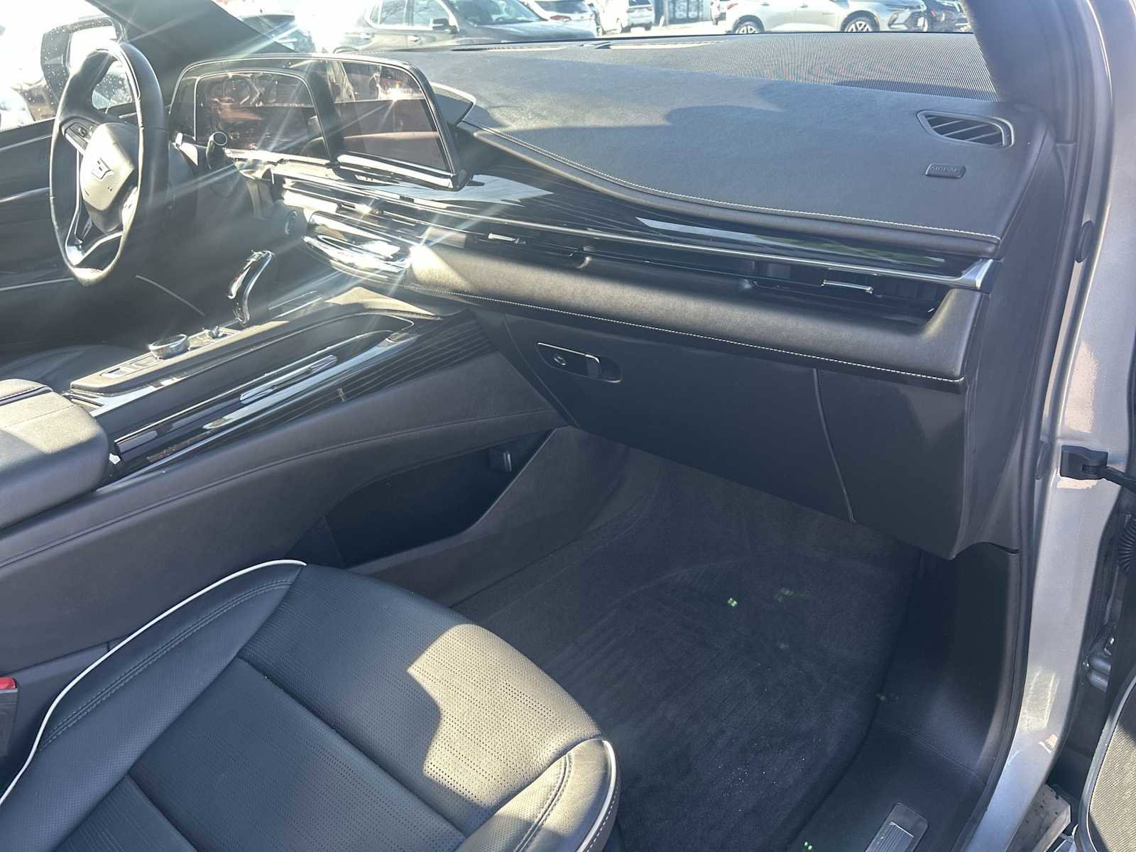 Certified 2024 Cadillac Escalade Sport w/ LPO, ONYX Package image 29