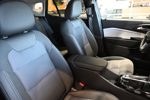 Used 2025 Chevrolet Trax LT w/ Driver Confidence Package FWD image 8