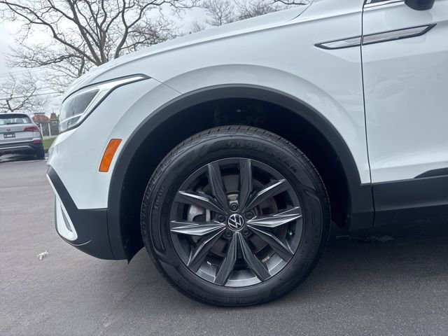 Certified 2024 Volkswagen Tiguan SE image 8