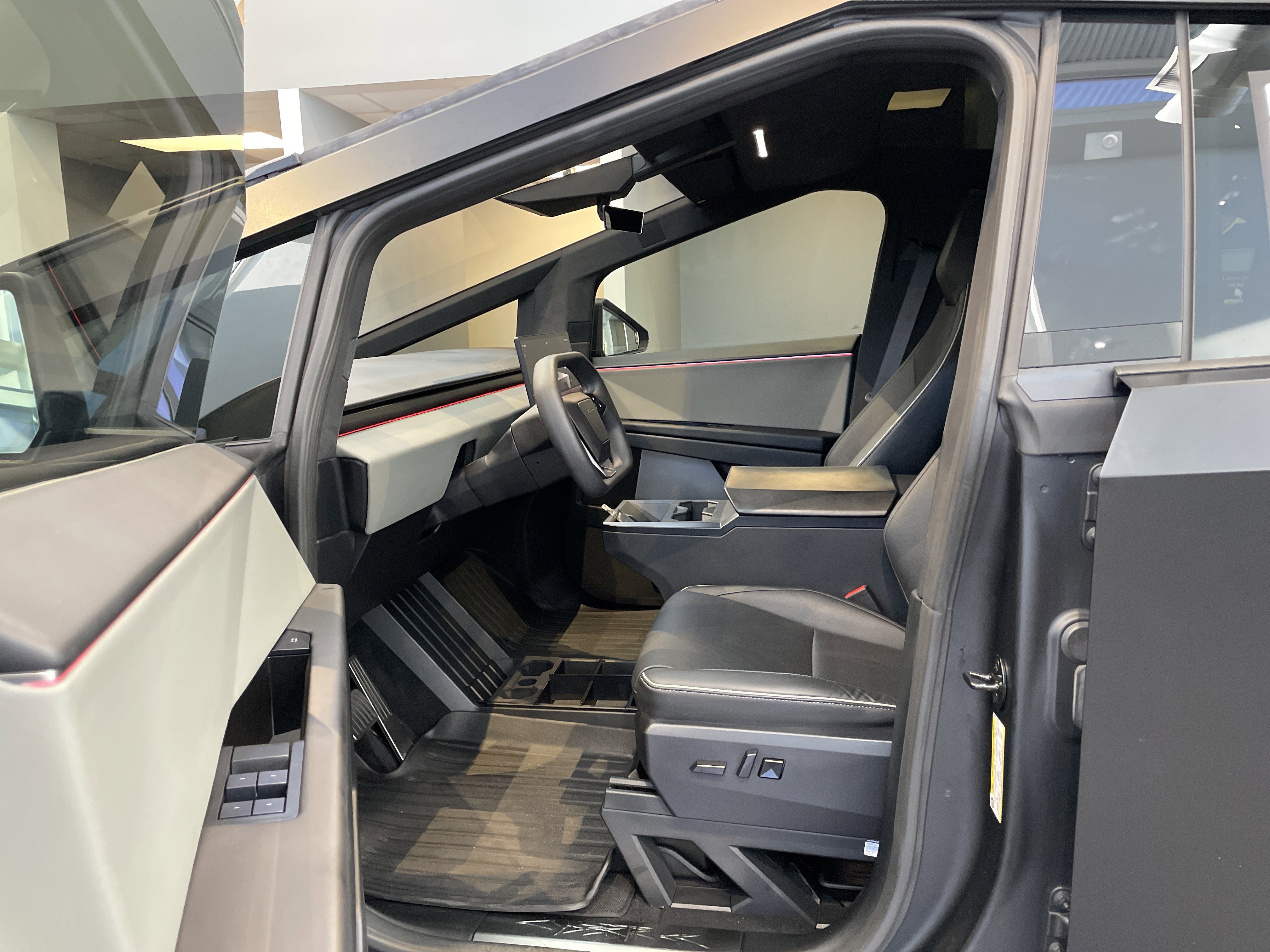 Used 2025 Tesla Cybertruck AWD Crew Cab image 15