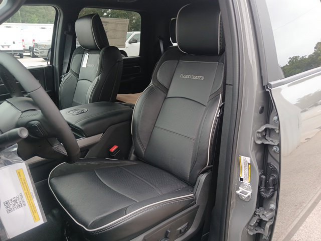New 2027 RAM 4500 4x4 Crew Cab DRW w/ Laramie Trim Package image 33