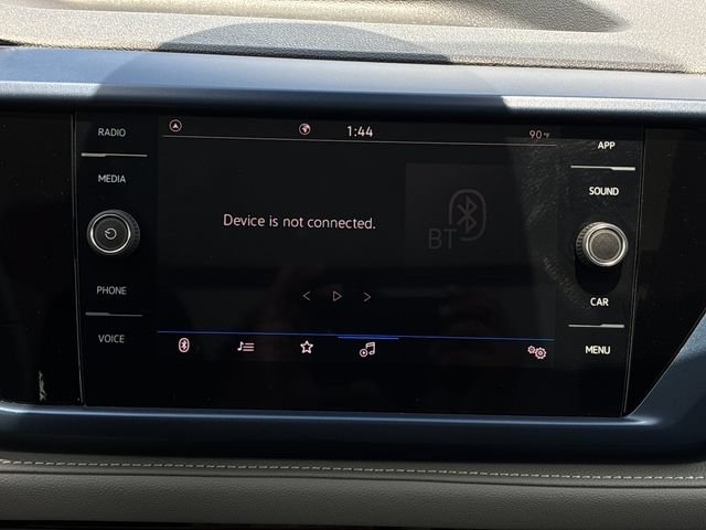 Used 2024 Volkswagen Taos SE w/ Panoramic Sunroof Package FWD image 19