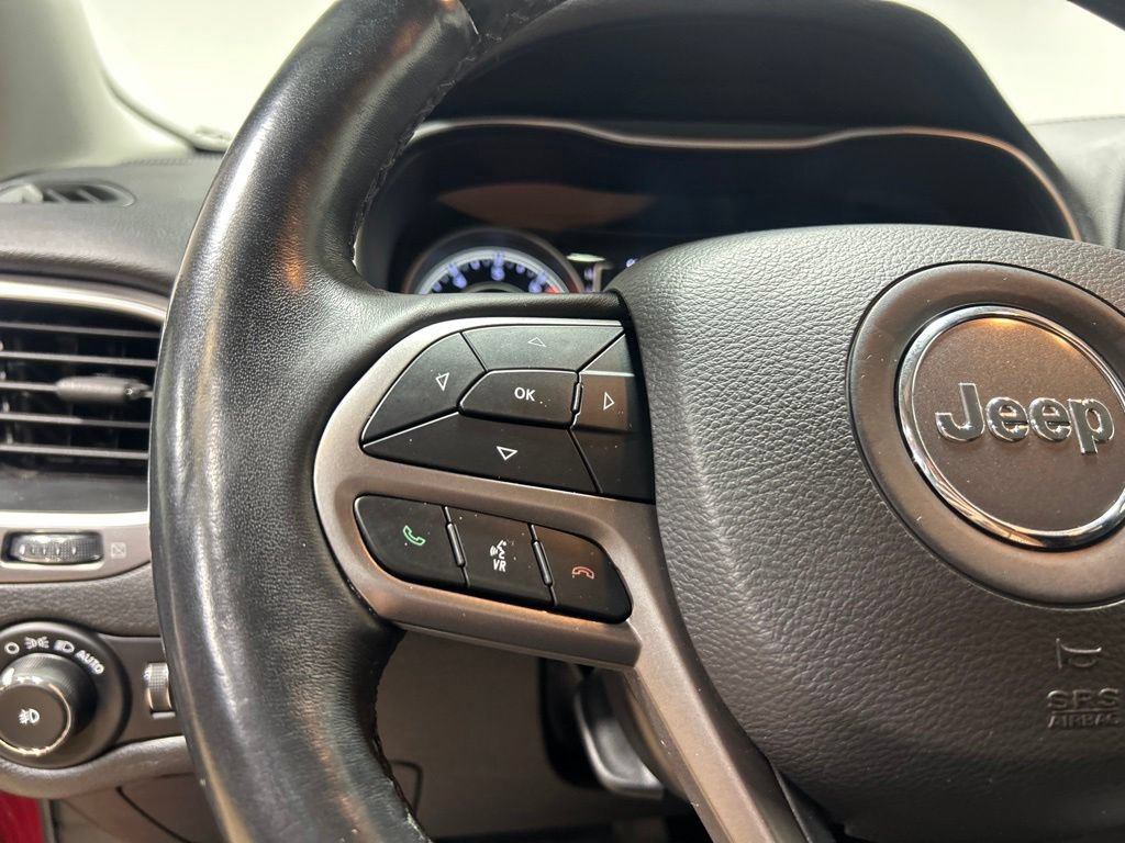 Certified 2019 Jeep Cherokee Latitude Plus w/ Cold Weather Group AWD/4WD image 17