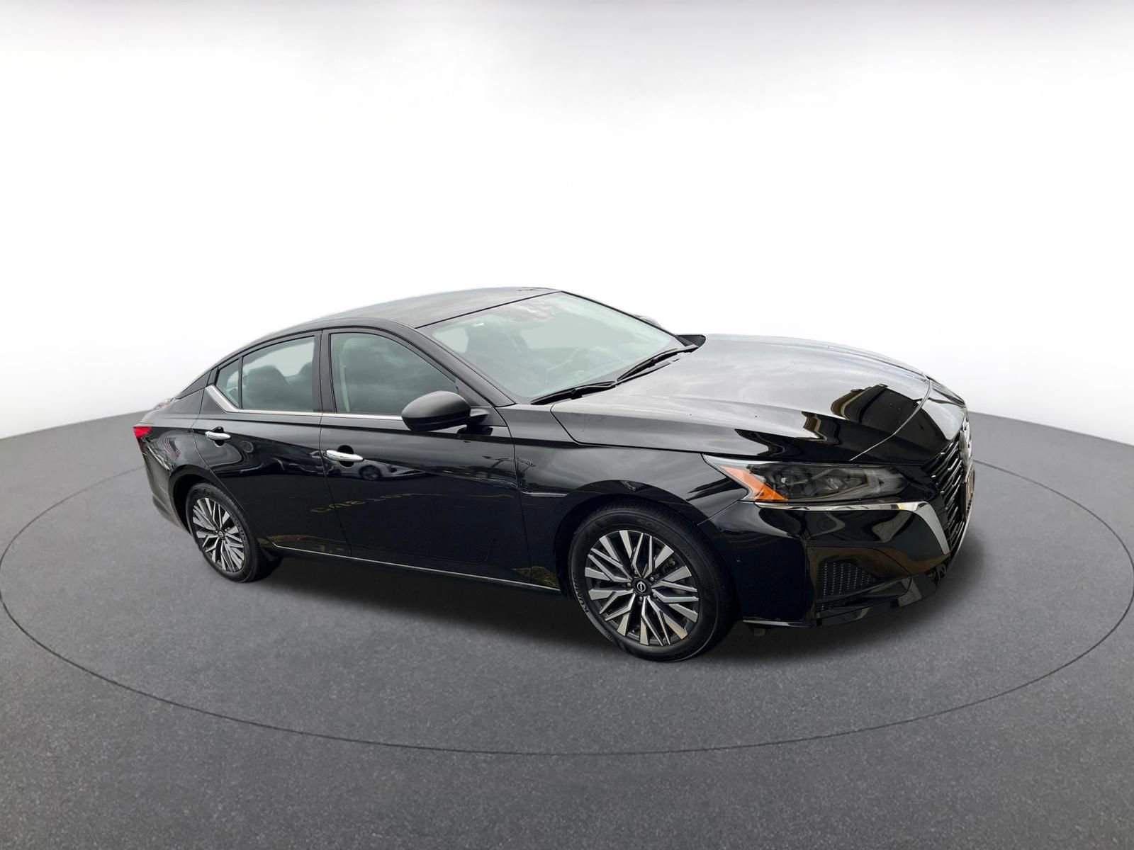 Used 2025 Nissan Altima 2.5 SV image 1