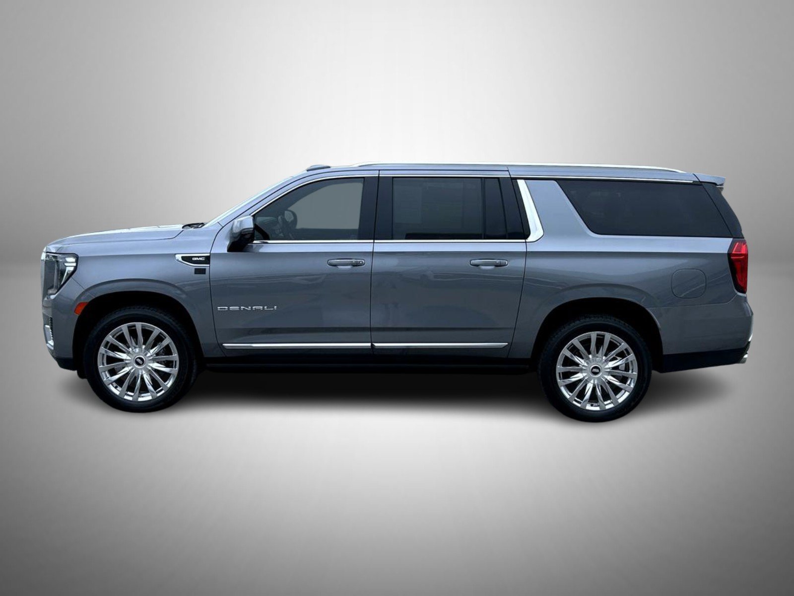Used 2022 GMC Yukon XL Denali w/ Denali Premium Package AWD/4WD image 8