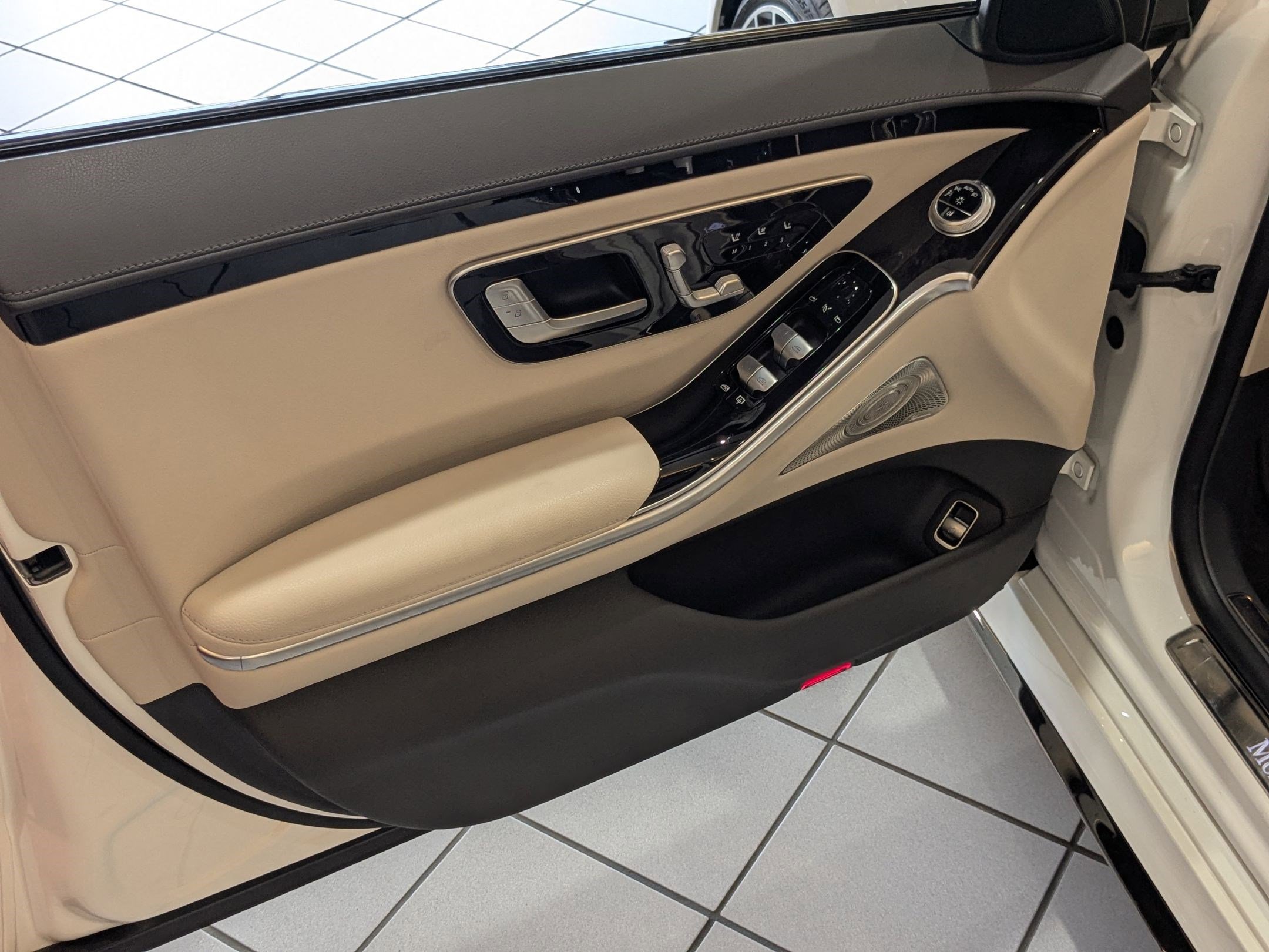 Used 2023 Mercedes-Benz S 500 4MATIC image 11