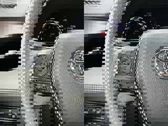 Used 2021 Toyota Avalon Limited image 9