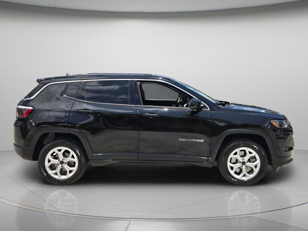 Used 2025 Jeep Compass Sport AWD/4WD image 3