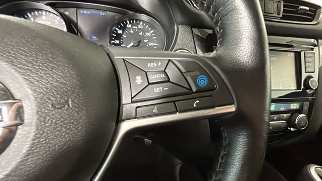 Used 2020 Nissan Rogue Sport SV w/ Technology Package AWD/4WD image 16